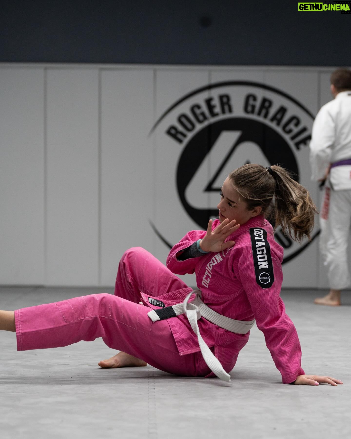 Veronika Zajícová - 3 Likes - #jiujitsu 🥋
photo by @pavelmikeska 📸
•
•
•
•
#jiujitsu #whitebelt #training ##love #ofagym #bratislava #photo#rogergracieacademy
