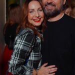 Veronika Arichteva Instagram - DOSOUTĚŽENO. Mám tady soutěž o 25.000 peněz českých. Jenom DNESKA! 24 hodin. Hrozná rychlovka. Před Vánocema jako když najdeš. Protože @kofila_czsk slaví 100 let a chce nadělovat dárky pod stromeček o pár týdnů dřív. 🤎 Stačí si koupit, vytáhnout z kabelky tvojí oblíbenou Kofilu (DNESKA) 🤎 Vyfotit jí (DNESKA) 🤎 Dát fotku k sobě do IG story s označením profilu @kofila_czsk (DNESKA) 🤎 A tady pod tímhle mým videem z tréninku na Štědrej večer označit někoho, komu by výhra taky udělala radost. (DNESKA) Za 24 hodin se přihlásim s tím šťastlivcem. #spoluprace #kofila100let #kofilavanoce #kofila 🎥 @jakubnovacek