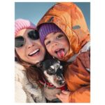 Veronika Arichteva Instagram - Lukova slovní zásoba se obohatila o slova BLBEJ. Všechno a všichni teď dostáváme tohle přirovnání. Dneska za to použití, ale dostal zmrzku : “Maminko, miluju tě, jsi moc hezká a nejsi ani blbá.” 😀🤍 Nedá se než souhlasit,synu.