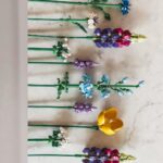 Veronika Arichteva Instagram - Květiny LEGO aneb Jak se proskládat dvěma dny v únoru. Bála jsem se, že tuhle spolupráci budu tvořit po nocích třeba měsíc, ale tak mě to chytlo, že jsem nedělala nic jinýho, než si od rána do noci skládala designovou dekoraci do vily, co neuschne. To je tak skvělý! A tak hezký. Nemohla sem přestat. Klidně bych složila celej záhon. Lukovi, ač nerada, jsem musela svěřit stonky. Ježiš, to byl klid doma. Mohl by s tím na mistrovství. Mám tu 2 krabice LEGO “BOTANICAL COLLECTION” a chci je někomu věnovat, ať se taky zrelaxuje. Takže vyhlašuju SOUTĚŽ : 1. LAJKNI TENHLE PŘÍSPĚVEK 2. OZNAČ DO KOMENTÁŘE NĚKOHO, komu by taková kytka z lásky, která vydrží navždycky, udělala radost (Můžeš dát i víc komentářů a tím pádem označit víc lidí) 18.2. vylosuju 2 VÝHERCE #lego #LegoFlowers #DarujLasku #spoluprace #legobotanicalcollection #designinterier #design DOSOUTĚŽENO