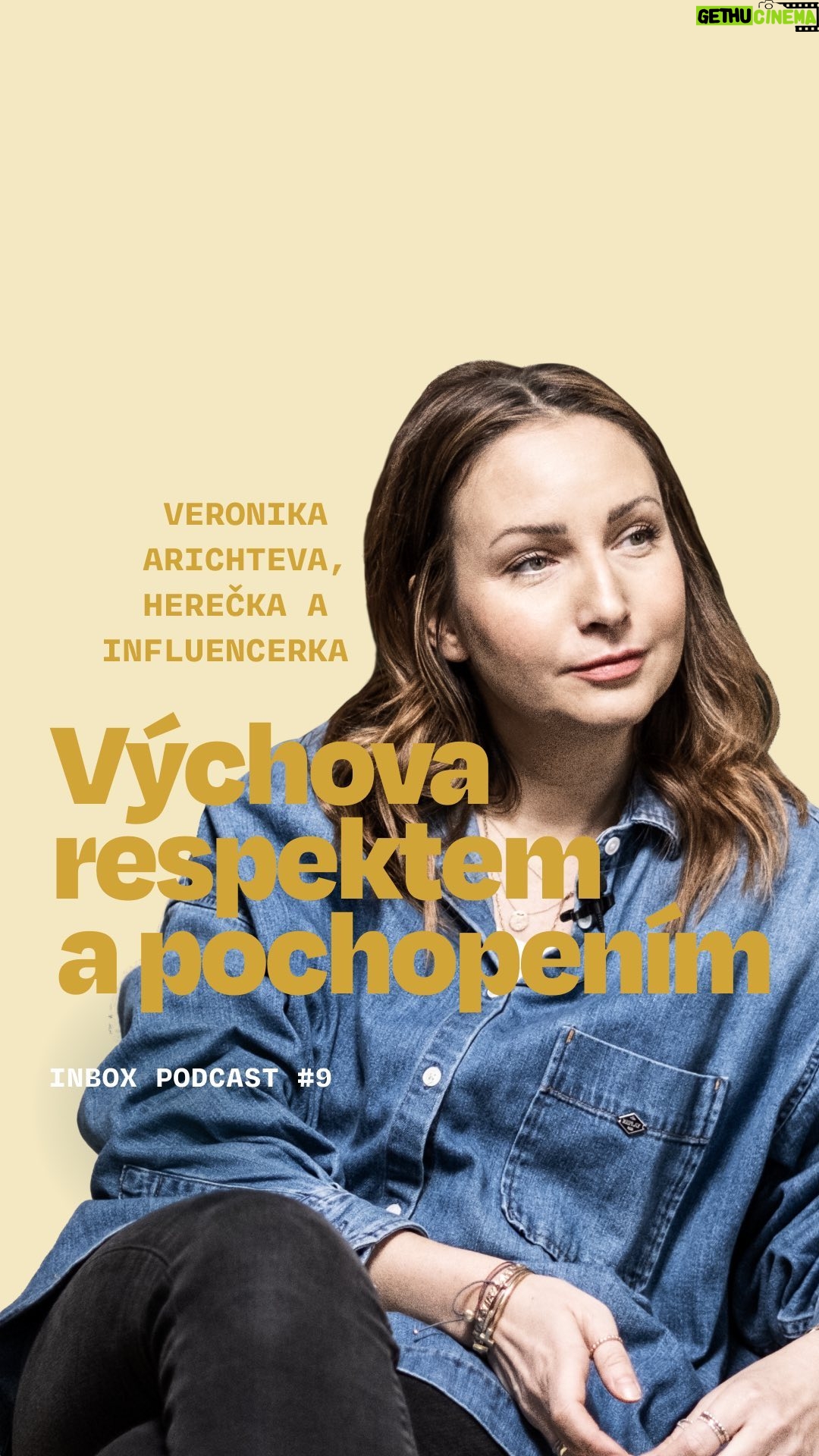 Veronika Arichteva Instagram - V respektující výchově se hranice nenastavují bitím a strachem, ale pochopením a tím, že jsme spolu,” říká v dalším dílu podcastu Inbox herečka a influencerka Veronika Arichteva. 👀 Právě tzv. respektující výchova byla naším hlavním tématem. V čem tento rodičovský přístup spočívá a proč se s ním Veronika rozhodla pracovat? Devátá epizoda podcastu Inbox už je venku! Poslechněte si ji na svých oblíbených platformách! ✨ Partnerem podcastu je @innex_showroom, specialista na designový nábytek a stínění. #inboxpodcast