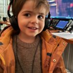 Veronika Arichteva Instagram - Za tátou do háku. Trochu ho tam popohnat, dobít mu baterky. Pozdravit strejdu Grubera a všechny kámoše ze @zlatalabutserial Už to dotočte, máma prej už potřebuje doma vystřídat. @biser.a.arichtev