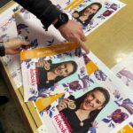 Veronika Danišová Instagram – Po roku tu stojím zas, s tým istým teamom, len o niečo sladšie. Pečeme nebesky je moja druhá, vysnívaná kniha. Tvorila sa pomaly a konštantne, jeden celý rok. Je vo mne toľko vďaky a pokory pred celým projektom, že to slová nemajú ako obsiahnuť. Dôležitý bude pocit, keď ju chytíte do rúk a vstúpite do sladkého sveta, ktorým vás prevediem od najjednoduchších múčnikov až po DORTY a Masterclass🎂😍 #pecemenebesky #nebesky #kniha #sevruga #masterclass #dorty #dort