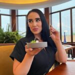 Veronika Danišová Instagram – Práve na Valentína praskajú reštaurácie vo švíkoch😁Vyrážate niekde?😜 Napríklad ja,by som chcela určite v dohľadnej dobe vyskúšat novú Marie B💚 #jedlo #nebesky #tipy