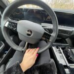Veronika Danišová Instagram – Už je to skoro rok čo mám po boku silného partnera akým je  @opel_cz a môžem tak plniť svoje každodenné povinnosti s ľahkosťou. Opel Astra ma každý deň bezpečne presúva do roboty, presťahovala ma, robí mi radosť a hlavne je to hybrid – čiže tichá zlatá kráska čo zaparkuje na modrej s prehľadom❤️ ďakujem celému teamu @opel_cz za váš prístup a všetko okolo❤️ #nebesky #opel #opelcz #spoluprace #teamopel #Astra