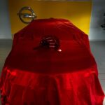 Veronika Danišová Instagram – Už je to skoro rok čo mám po boku silného partnera akým je  @opel_cz a môžem tak plniť svoje každodenné povinnosti s ľahkosťou. Opel Astra ma každý deň bezpečne presúva do roboty, presťahovala ma, robí mi radosť a hlavne je to hybrid – čiže tichá zlatá kráska čo zaparkuje na modrej s prehľadom❤️ ďakujem celému teamu @opel_cz za váš prístup a všetko okolo❤️ #nebesky #opel #opelcz #spoluprace #teamopel #Astra