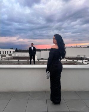 Veronika Danišová Instagram - Calm before the storm❤️‍🔥

Outfits
Besky: @martina_pipkova_loudova 
Adam: @suitsup.cz 

@tvnovaofficial #bday #30letspolu