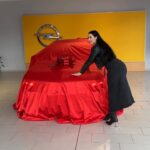 Veronika Danišová Instagram - ❤️…dojatie…ešte stále neverím, že budem jazdiť na tejto kráske… Ďakujem za skvelých ľudí v @opel_cz Ďakujem Vám, že ste mojim každodenným parťákom, že mi uľahčujete prácu a neustále presuny. Zlatá Astra #nebesky je splnený sen. Ďakujem!❤️💋 #nebesky #astra #opelcz #spoluprace