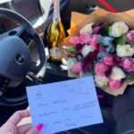 Veronika Danišová Instagram – Dnešné nečakané, ešte narodeninové, prekvapenie od @opel_cz 🎁🌹🍾 Dojalo, potešilo! Po skúšaní MOKKA mám naspäť moju čerevenú ASTRA❤️ je to už proste láska😉🤫 #nebesky #30 #spolupraca
