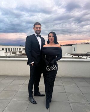 Veronika Danišová Instagram - Calm before the storm❤️‍🔥

Outfits
Besky: @martina_pipkova_loudova 
Adam: @suitsup.cz 

@tvnovaofficial #bday #30letspolu