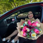 Veronika Danišová Instagram – Dnešné nečakané, ešte narodeninové, prekvapenie od @opel_cz 🎁🌹🍾 Dojalo, potešilo! Po skúšaní MOKKA mám naspäť moju čerevenú ASTRA❤️ je to už proste láska😉🤫 #nebesky #30 #spolupraca