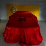 Veronika Danišová Instagram - ❤️…dojatie…ešte stále neverím, že budem jazdiť na tejto kráske… Ďakujem za skvelých ľudí v @opel_cz Ďakujem Vám, že ste mojim každodenným parťákom, že mi uľahčujete prácu a neustále presuny. Zlatá Astra #nebesky je splnený sen. Ďakujem!❤️💋 #nebesky #astra #opelcz #spoluprace