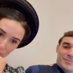 Veronika Danišová Instagram - ….prejsť ateliéry, vidieť kulisy, hercov, Kučeru, zažiť celý štáb v akcii a byť na chvíľu malinkou súčasťou krásnej výpravy @zlatalabutserial to bol fakt zážitok!!🦢❤️Už dnes 21:40 na TV Nova uvidíte ako to celé dopadne🙏🏼 Ďakujem @tvnovaofficial a @dramedycz za príležitosť🥰 #jeptiska #nebesky #tvnova #zlatalabut