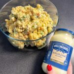 Veronika Danišová Instagram – Idem zazdieľať asi ten NAJNEPOTREBNEJŠÍ recept, pretože viem, že každý z vás má svoj vlastný😄😜!! No môžeme sa navzájom inšpirovať, mňa by napríklad veľmi zaujímalo čo do neho (ne)dávate práve vy??❤️ 

Ďaľšia krásna vec je navzájom si pomaháť a to môžete aj skrz zemiakový šalát😲

Pýtate sa ako? Čítajte dokonca…❤️

Môj recept na 🎄🥗 

2kg zemiaky typu A 
@hellmanns_czsk delikátní majonéza 
5 varených vajec 
3 malé šalotky (nadrobno nasekané)
3 uvarenej mrkvy (na skus) 
200g mrazeného hrášku (spariť) 
Kyslé uhorky 
Soľ, čierne korenie 

Zemiaky uvarte do mäkka v šupke. Po uvarení ich začnite šúpať a ešte teplé krájať na kúsky. Medzitým vajíčka uvaríme natvrdo, olúpeme a nakrájame na malé kúsky. Šalotku nakrájame nadrobno, hrášok sparíme, mrkvu nakrájame na kocky a povaríme tak aby bola stále na skus. Uhorky nakrájame nadrobno taktiež. Všetky komponenty okrem hrášku, začneme spájať s delikátní majonézou od @hellmanns_czsk a poriadne premiešame. Pridáme kus laku z uhoriek, osolíme a opepríme podľa preferecnie. Nakoniec jemne zamiešame hrášok. 

Ako pomôcť?☺️ Zdielajte fotku na story, na ktorej bude Hellmanns majonéza alebo váš výtvor z nej a označte profil @hellmanns_czsk 

Hellmanns vďaka tomu potom daruje zemiakový šalát na Vianoce rodičom a samoživiteľom😌

Zdieľať môžete napríklad aj túto fotku❤️ a majte hlavne krásny predvianočný čas🎄❤️🍴

#spoluprace #hellmanns #zemiakovysalat #Vianoce