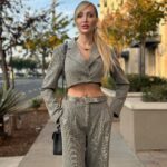 Veronika Mindal Instagram - Oddly enough, I really love the gray color, but it’s very difficult to choose the gray that suits you, because it really has a huge number of shades. Gray mania has begun. . . . Suit with the crop jacket #houseofharlow1960 Shoes #jessicasimpsonstyle Bag #ysl Belt #michaelkors Chain pendant #prada Follow for more fashion, ideas and music . . . . . #actress #model #maturemodel #singer #songwriter #Hollywood #LosAngeles #Milan #Ukraine #talent #artist #Instagram #Instastyle #vogue #style #outfit #fashioninspiration #fashion #design #fashiondesign #певица #актриса #Fashion-influencer #Fashionblogger #veronikamindal
