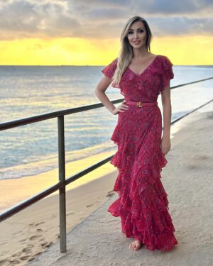 Veronika Mindal Instagram - Nature can make real-life seem like it is a world away, and it is an excellent antidote to daily life that can put your worries into perspective. 
.
.
.
Dress, belt #ralphlauren 
.
.
.
.
.
#actress #model #maturemodel #singer #songwriter #Hollywood #LosAngeles #NewYork #Paris #Milan #Ukraine #talent #artist #Instagram #Instastyle #tattooedgirl #Insta #vogue #style #outfit #fashioninspiration #fashion #design #fashiondesign  #veronikamindal