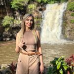 Veronika Mindal Instagram - Waimea Falls is one of the most delightful waterfalls on the North Shore Oahu highly recommend for exploring. It’s located in botanic garden forest. . . .