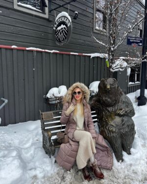 Veronika Mindal Instagram - My fifth trip to Salt Lake City discovered new places such as Park city resorts and the Sundance film festival. It was great time and memories. But this is probably my last trip around the USA, and beginning of a difficult period of fighting with cancer for my mother life.💔Travel and enjoy life while you can. Nobody know what waiting us tomorrow.