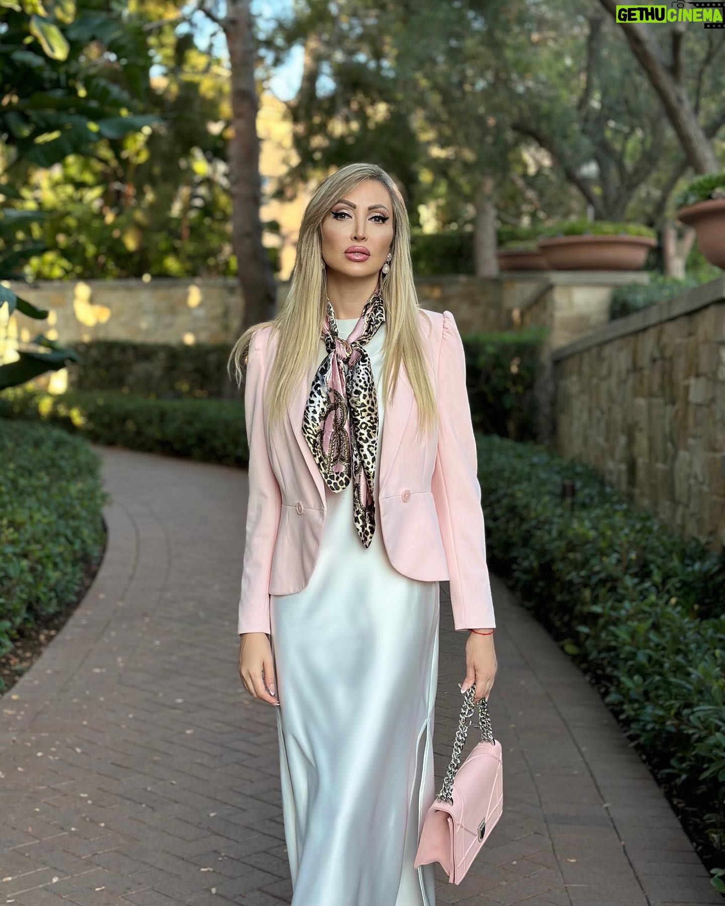 Veronika Mindal Instagram - A strong, independent woman will break or bend the rules whenever and wherever it is essential to emerging above social norms that constrict or compel them into compliance. . . . Jacket #dkny Bag #dior Dress #zara scarf #robertocavalli . . . . . #actress #model #maturemodel #singer #songwriter #Hollywood #LosAngeles #Paris #Milan #Artist #Instagram #Instastyle #tattooedgirl #Insta #Bloomingdale #dress #mature #fashion #design #fashiondesign #macys #певица #актриса #Fashionblogger #veronikamindal