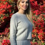 Veronika Mindal Instagram - Creating my own personal style makes my spirit sparkle. Because the true style is about expressing your individuality. Skirt& sweater suit by @jessicasimpson Bag @dkny . . actress #model #maturemodel #singer #songwriter #Hollywood #LosAngeles #NewYork #Paris #Milan #Artist #Instagram #Instastyle #tattooedgirl #Insta #Bloomingdale #dress #mature #fashion #design #fashiondesign #Interiordesign #macys #певица #актриса #Ukraine #Norstrom #Macy’s #Marshalls #fashionblogger