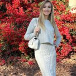 Veronika Mindal Instagram - Creating my own personal style makes my spirit sparkle. Because the true style is about expressing your individuality. Skirt& sweater suit by @jessicasimpson Bag @dkny . . actress #model #maturemodel #singer #songwriter #Hollywood #LosAngeles #NewYork #Paris #Milan #Artist #Instagram #Instastyle #tattooedgirl #Insta #Bloomingdale #dress #mature #fashion #design #fashiondesign #Interiordesign #macys #певица #актриса #Ukraine #Norstrom #Macy’s #Marshalls #fashionblogger