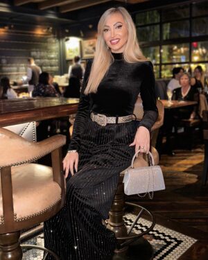 Veronika Mindal Instagram - I’m wishing you all the best New Year & a rich life. May this year be filled with prosperity for you! I wish you all good people have 365 days of never-ending joy in 2024. It was a very nice New Year eve with my mother in Water Grill Costa Messa.
.
.
.
Outfit  by #ronnykobo 
Boots #marcfisher

Follow for more fashion, inspiration and music
.
.
.
.
#actress #model #maturemodel #singer #songwriter #Hollywood #LosAngeles #NewYork #Milan #Ukraine #talent #artist #Instagram #Instastyle #vogue #style #outfit #fashioninspiration #fashion #design #fashiondesign #певица #актриса #Fashion-influencer #Fashionblogger #veronikamindal #outfitideas #outfitinspo
