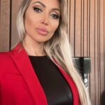 Veronika Mindal Instagram - Look like I just forgot about Instagram it’s still so much time. I just want to say hi to my friends👋🏻