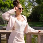 Veronika Nízlová Instagram - Prazdniny su sice na konci, ale pocasie nam viac nez praje a leto este nie je na konci ani nahodou.. Oslav a zahradnych party je neurekom a ked Vam uz dochadzaju napady, co si obliect, v novej kolekcii @orsay , ktora ma priznacny nazov GARDEN PARTY, najdete tipov na outfity viac nez dost. Nam sa este aj podarilo takto zladit!!! Zlavovy kod TWINS25 platí od 29. - 31. 8. - len na kolekciu Garden Party 🎉 #orsaysk #orsay #spolupraca @sona_bacikova_photogallery 📸