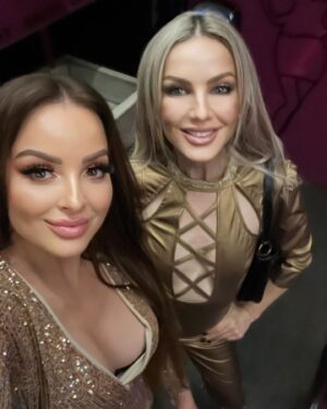 Veronika Nízlová Instagram - Neighbours, soulmates, BFF🤍🤍 @lucipradapersonalblog Gold and happy forever🤩💫