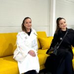 Veronika Nízlová Instagram - Tento rok nas caka mnozstvo prerabok a s nimi spojene premeny domacnosti!! Neviem ako Vy, ale my sa v tom doslova vyzivame a tesime sa zo zmien. V tomto videu sme vyberali sedacku pre nasich. Kedze maju velku obyvacku, potrebovali sme vyrobit namieru format 4x3metre. Preto sme zverili tuto ulohu do ruk dlhorocnej rodinnej firme @vlm_mihalik 🛋️ V ich showroome sme si vybrali typ sedacky, potah a rozmer a za mesiac bola sedacka podla nasich predstav vyrobena🙏🏻 Mozeme len odporucat!!! Dakujeme za skvely profesionalny pristup a poradenstvo! #sedaciasupravanamieru #slovenskavyroba