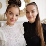 Veronika Nízlová Instagram - Prazdniny su sice na konci, ale pocasie nam viac nez praje a leto este nie je na konci ani nahodou.. Oslav a zahradnych party je neurekom a ked Vam uz dochadzaju napady, co si obliect, v novej kolekcii @orsay , ktora ma priznacny nazov GARDEN PARTY, najdete tipov na outfity viac nez dost. Nam sa este aj podarilo takto zladit!!! Zlavovy kod TWINS25 platí od 29. - 31. 8. - len na kolekciu Garden Party 🎉 #orsaysk #orsay #spolupraca @sona_bacikova_photogallery 📸