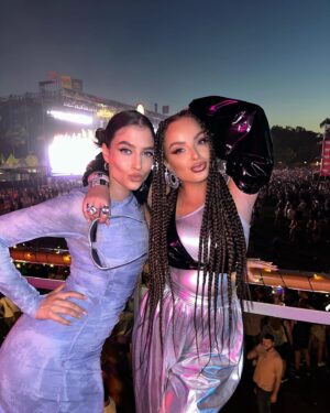Veronika Nízlová Instagram - Uzasny vikend s uzasnymi ludmi😈🔥🖤🤩 Dakujeme za pozvanie @nyxcosmetics_czsk Na @szigetofficial som bola po prvykrat a uz teraz viem, ze chcem ist aj buduci rok! Neskutocny zazitok🙏🏻 Koncert @davidguetta bol extrem, doteraz sa citim GOOD, YEAH, I’M FEELIN ALRIGHT…
Za tieto mega copiky dakujem mojej sikovnej Lucke @copiky_luca 🥰