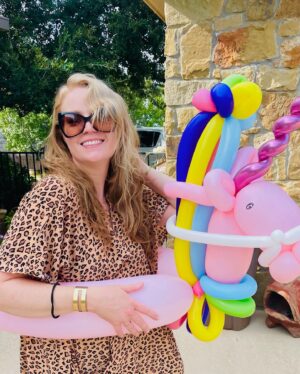 Vicci Martinez Instagram - Happy Birthday @emilytarver !!! You are a sunshine☀️☀️☀️with 🌈🌈🌈sprinkles on top!!! I love you so much, and I’m so grateful for all that you bring into my life. Especially that ☀️on a ☁️day❤️❤️❤️! Happy bday babe-your the best! 
Oh and of course-happy bday to daddy Emily @tarver3 ! Yes, they share a bday yall!!! Always a good time around this time a year with these 2!! ❤️❤️❤️
