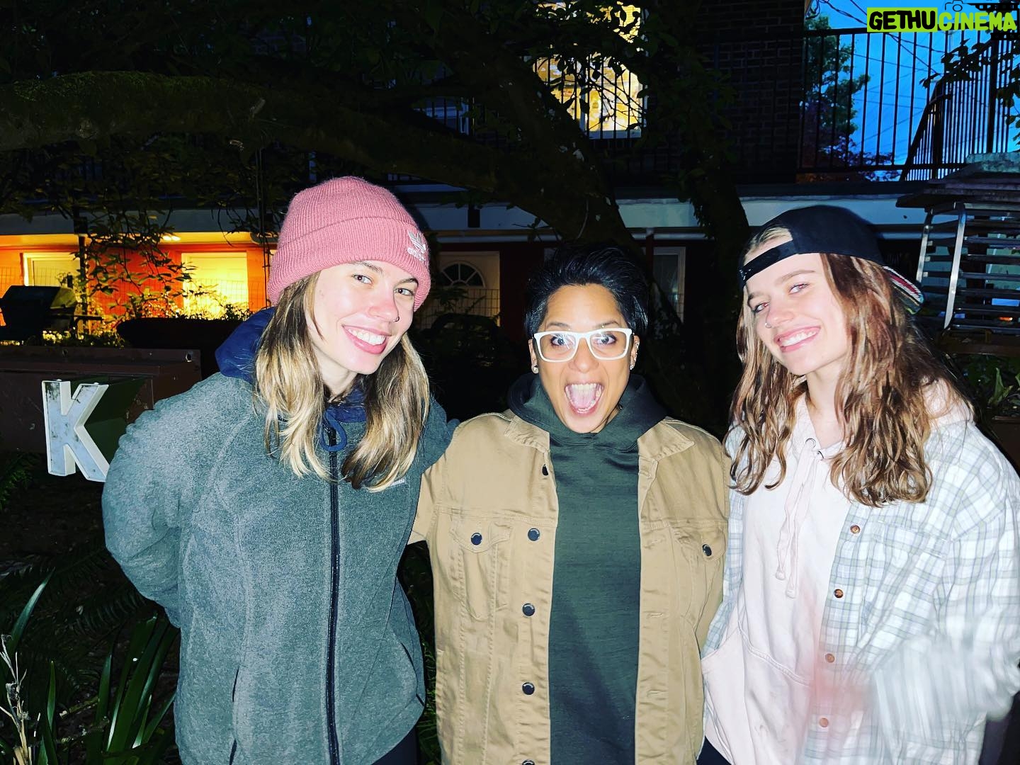 Vicci Martinez Instagram - Randomly running into your Godkiddos after 15 years! When ya livin right ,good things happen🤙🏾🤙🏾🥰❤️❤️💃🏽 @alexsandrea.o @jadynogden IM NOT CRYING YOURE CRYING!!