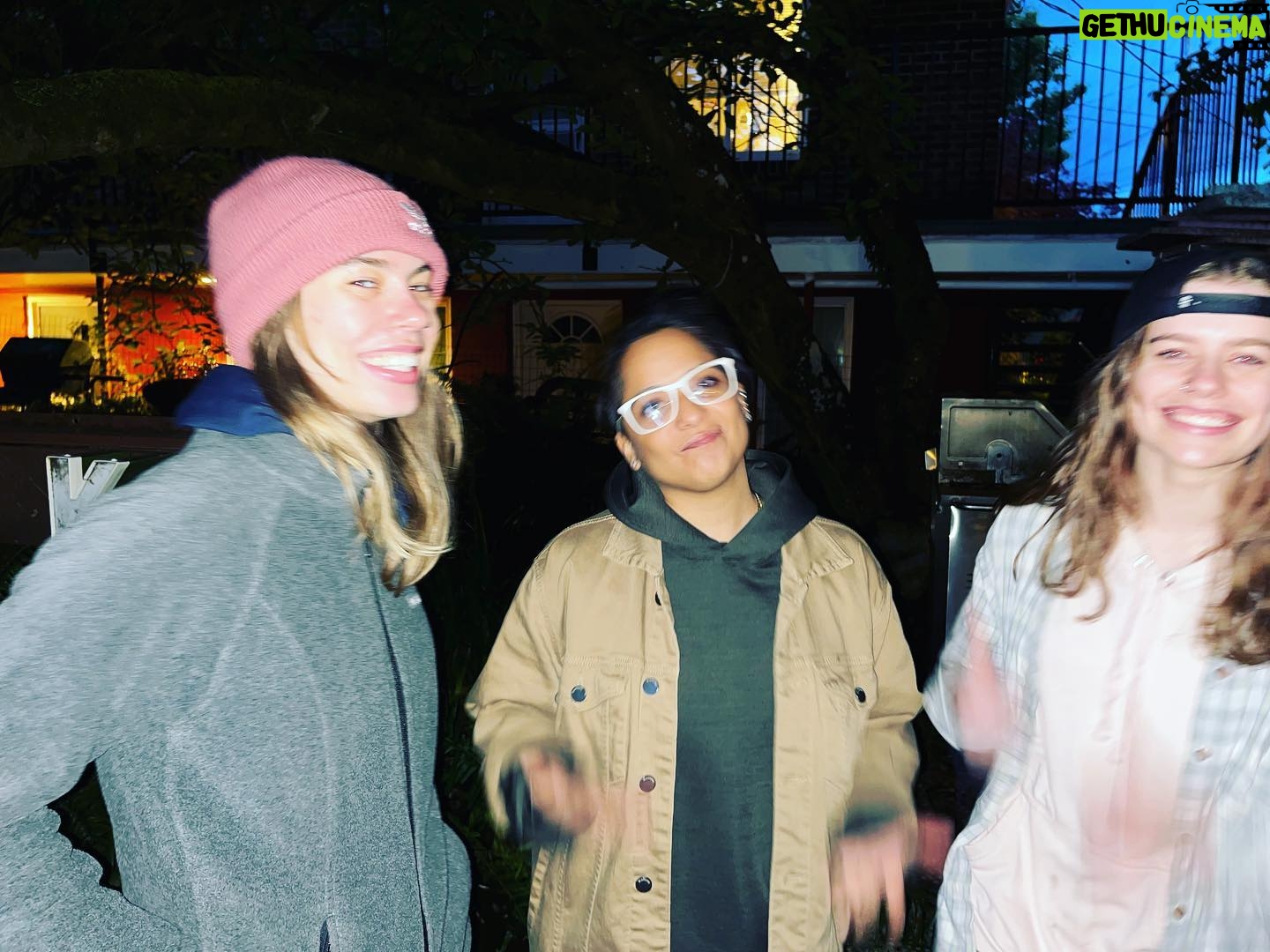 Vicci Martinez Instagram - Randomly running into your Godkiddos after 15 years! When ya livin right ,good things happen🤙🏾🤙🏾🥰❤️❤️💃🏽 @alexsandrea.o @jadynogden IM NOT CRYING YOURE CRYING!!