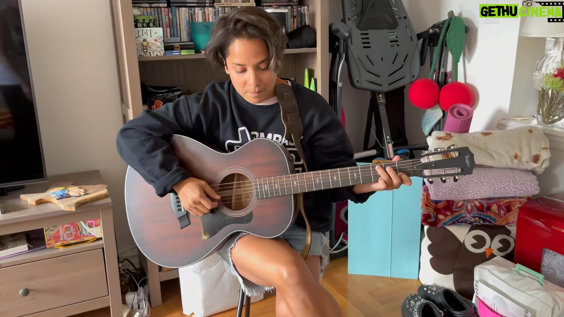 Vicci Martinez Instagram - SORRY MOM!!! The clip cut out before my real BIG PART!!! She seriously texted me and said, “thanks for the song mija, can you send me a video of the whole song?” 🤣🤣🤣I didn’t even get to the chorus-anyway, here ya go guys! 🤣🤣🤣