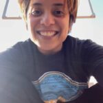 Vicci Martinez Instagram – 🤗💛👨🏽‍🎨
Grateful to be here today, and that made it out from the dark☀️
