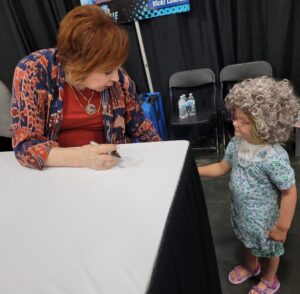 Vicki Lawrence Instagram - Never know who you’ll run into at a fan expo…spent the weekend at #fanboy in #knoxville
