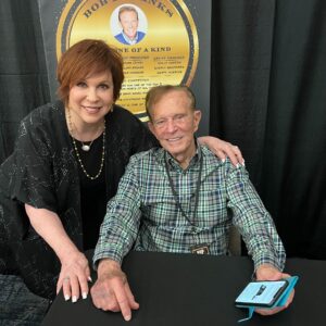 Vicki Lawrence Instagram - You never know who you’ll run into at the Quiz Show Expo in Burbank at the Marriott❤️