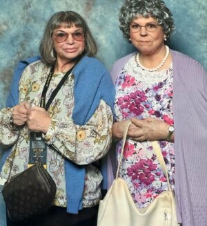 Vicki Lawrence Instagram - Cohn and Harper…sell it girls! @mamasfamily