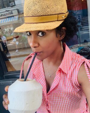 Vicky Jeudy Instagram - Keeping cool in NYC 😎
