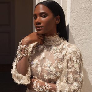 Vicky Jeudy Instagram - A little sparkle a day ... Makes life a lot more bright !!!! 💋
#vickyjeudy #fashion #timeless