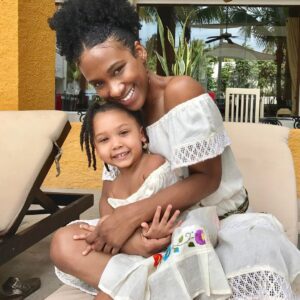 Vicky Jeudy Instagram - Hola! Family Time 😎