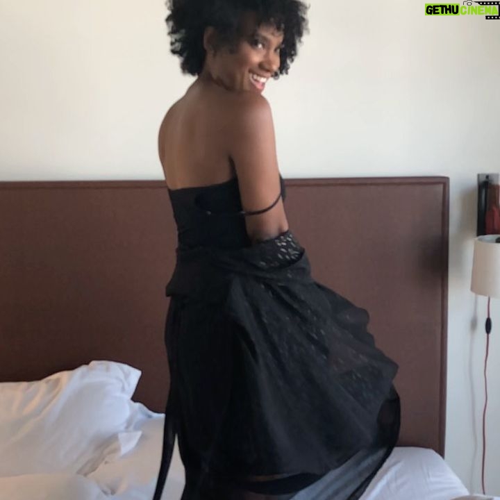 Vicky Jeudy Instagram - Make it #Fashion 😩😩😩. BTS! #VickyJeudy #NaturalHair