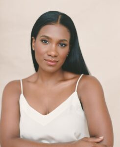 Vicky Jeudy Instagram - A new look! 😅 #longhairdocare #VickyJeudy