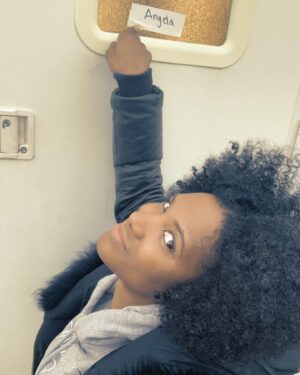 Vicky Jeudy Instagram - It’s a wrap Angela! I had a blast shooting @nbcchicagopd the past few weeks. The cast & crew are amazing. Thank you for welcoming me with kindness and many hugs. Thank you @jennyravitzcasting @livinewman #paulmccrane #ericlasalle #dickwolf
Hair @keithwardbeauty 😘