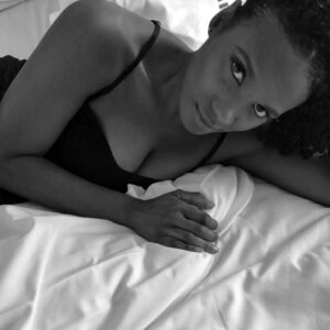 Vicky Jeudy Instagram - Monday ! XOXO 💋 #VickyJeudy | #OITNB #JanaeWatson