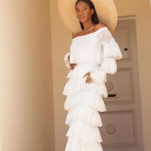 Vicky Jeudy Instagram - My favorite summer look includes ruffles, off the shoulder, hats and more ruffles. 😊What’s your favorite summer look?
#vickyjeudy #fashion