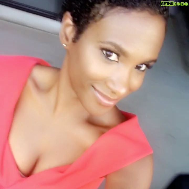 Vicky Jeudy Instagram - Pondering, if I should go back to the short hair. What do you guys think ? #VickyJeudy