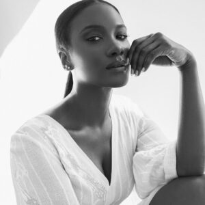 Vicky Jeudy Instagram - Happy Friday 💋 I hope you have a great weekend.
#vickyjeudy #fashion #blackandwhite #classy